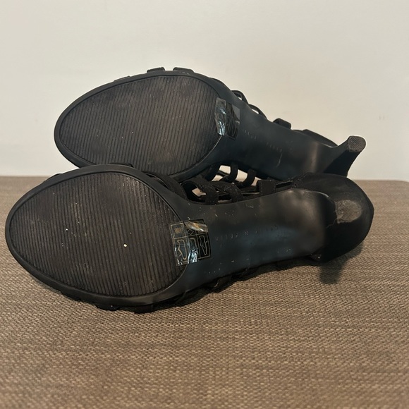 Kelly & Katie Strappy Heels w/ Zipper in Back - Picture 4 of 9